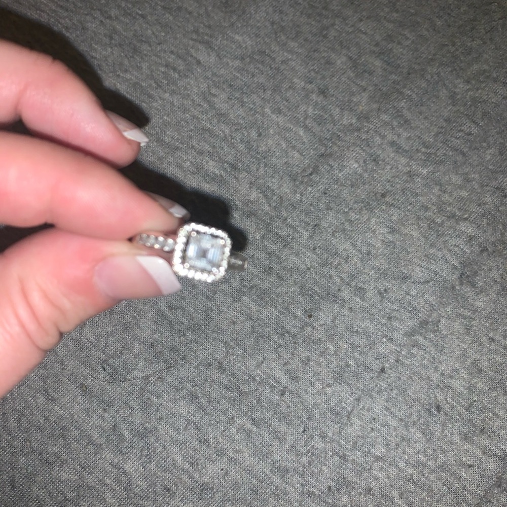Kay jewelers white sapphire & sterling silver ring